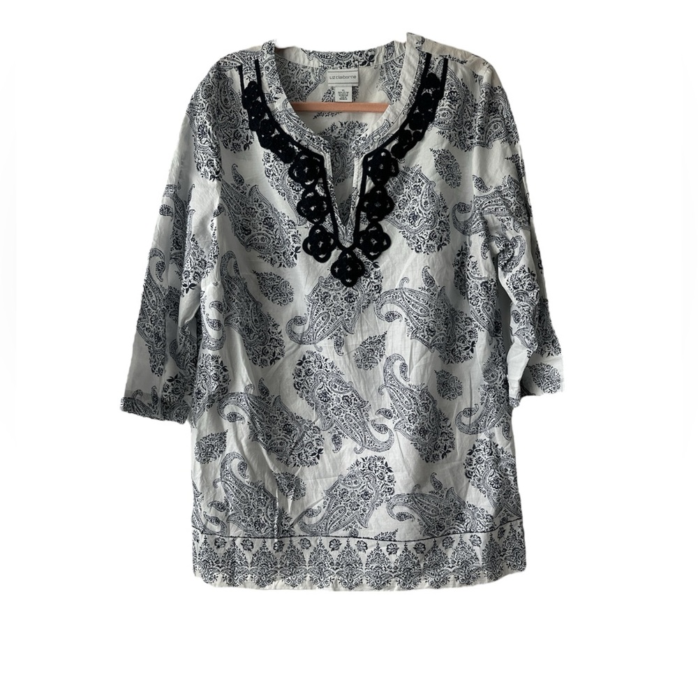 Liz Claiborne Gray and White Graphic Tunic with Bib Collar